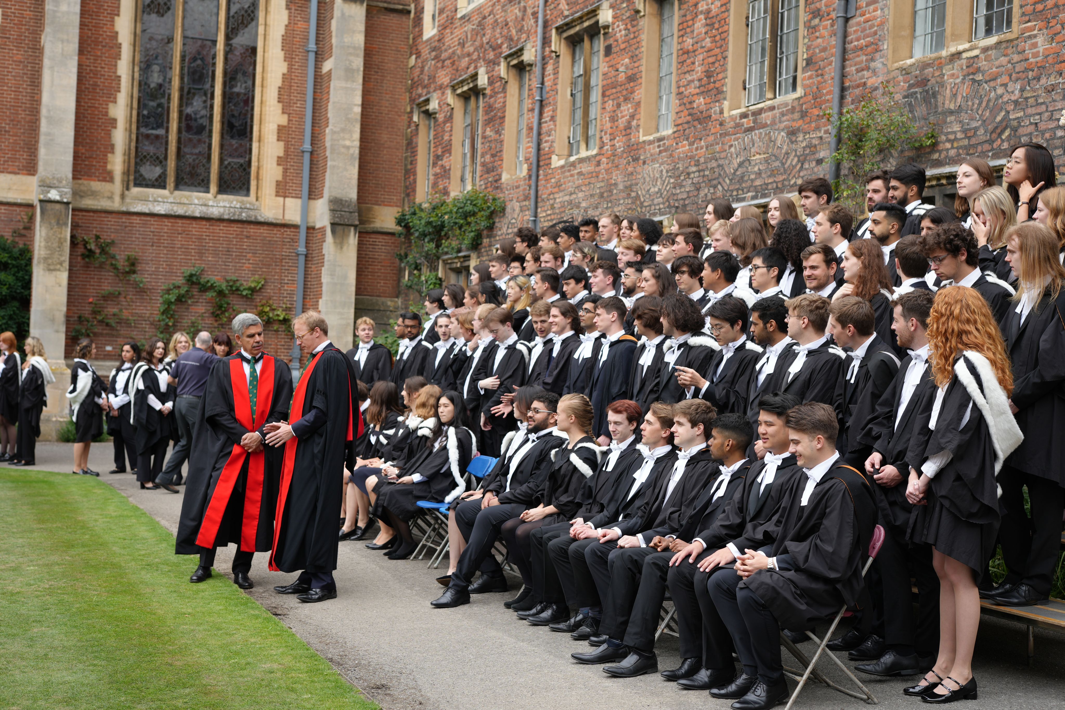 Queens students seated for group photo with Dr El-Erian and Dr Butterfield