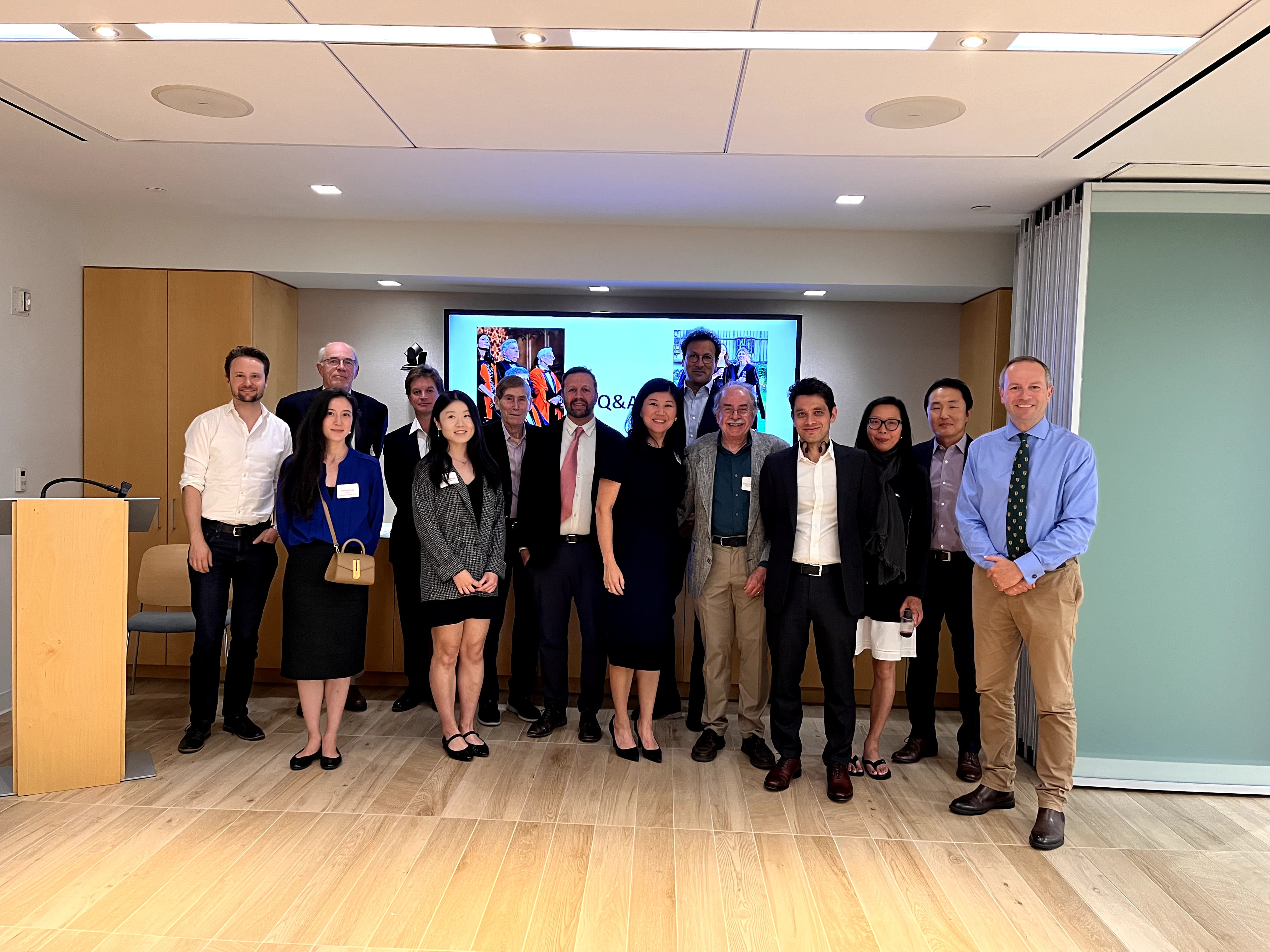 Group photograph of Queens' alumni in New York